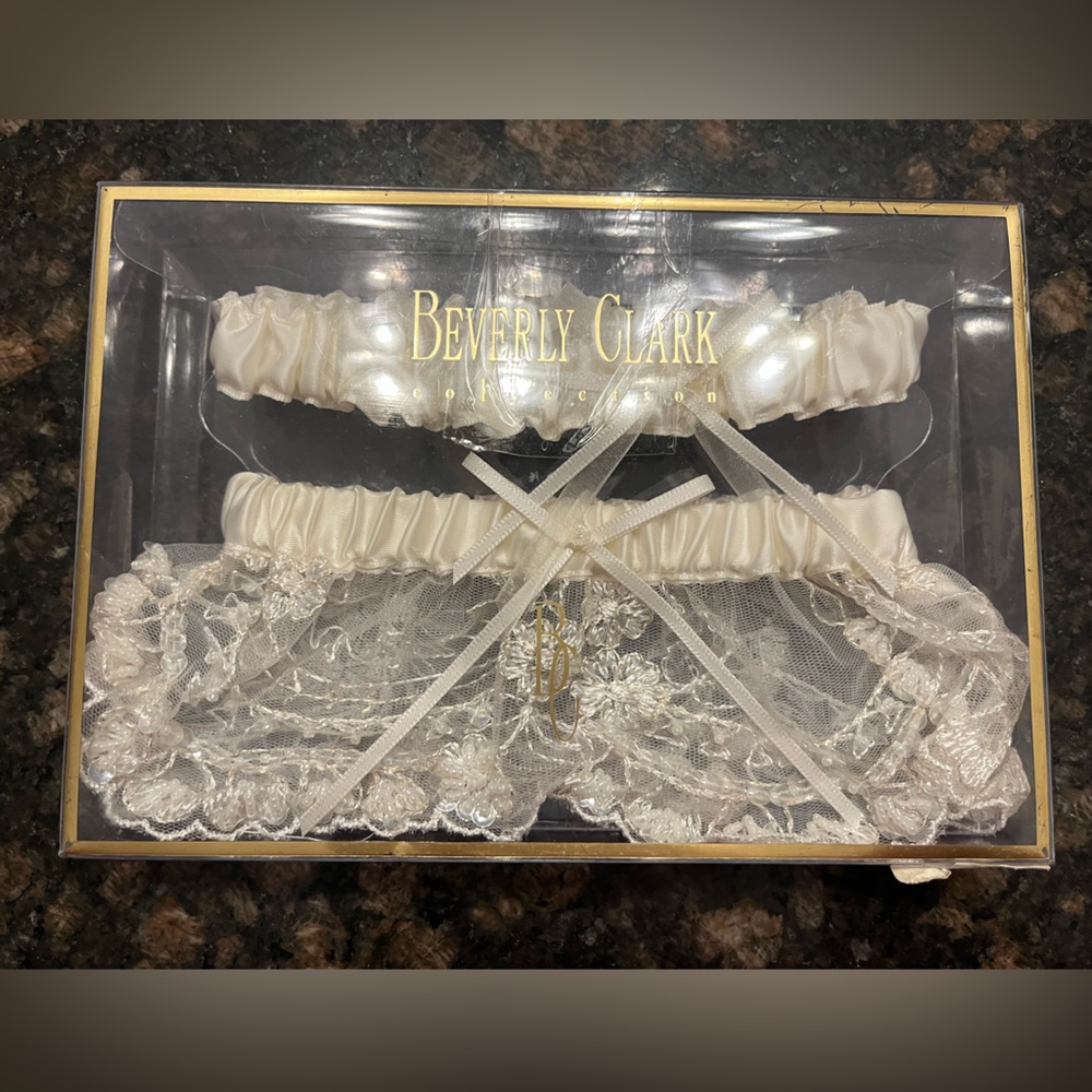 Beverly Clark Cream lace, bow and beads Garter Set Bridal Wedding Accessories